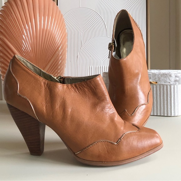 VERY VOLATILE buttery soft leather bootie boots camel color gold trim  size 10 - Picture 2 of 16